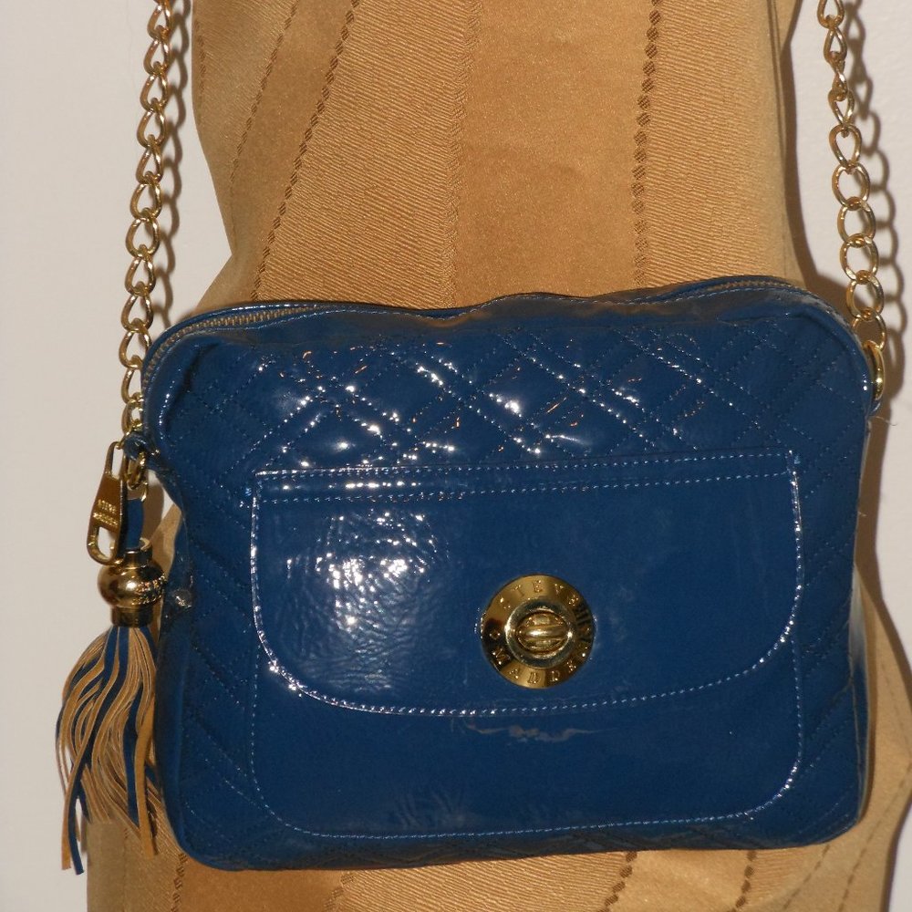 STEVE MADDEN BLUE PATENT LEATHER SHOULDER BAG